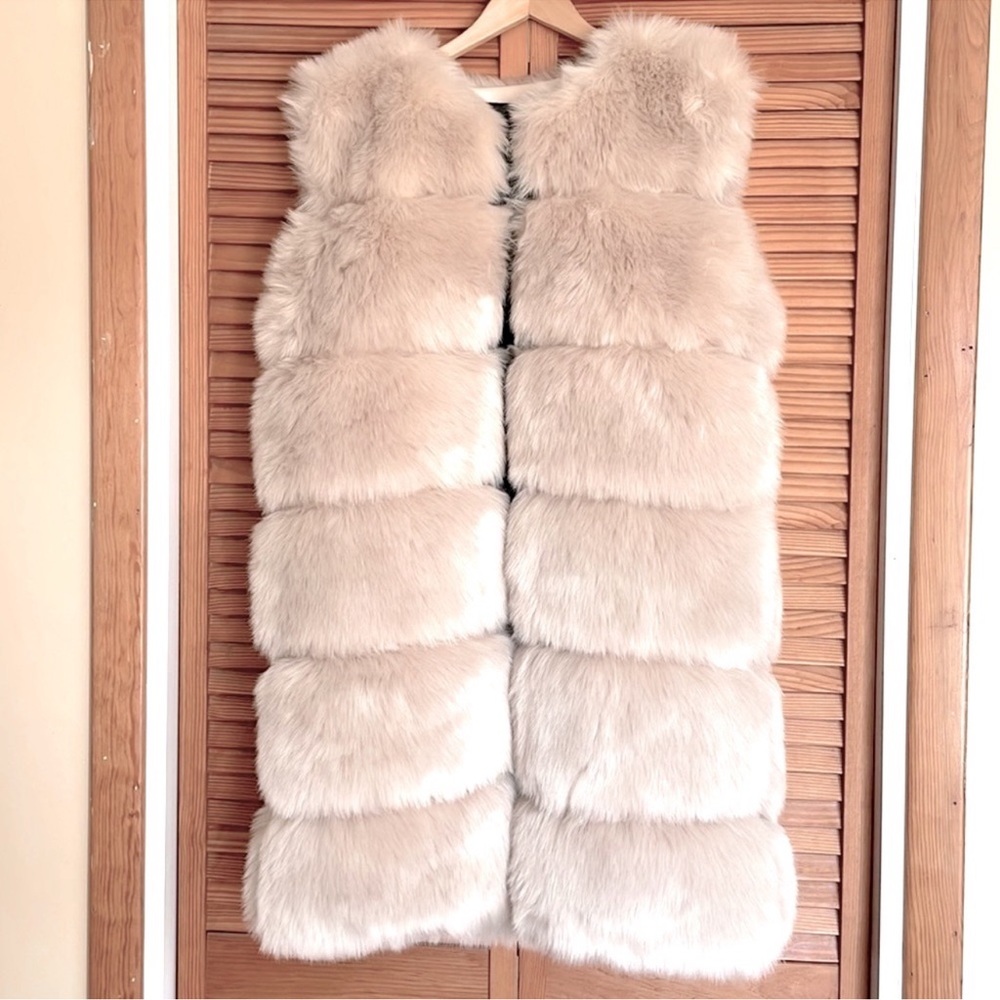Elegant Faux Fur Ivory pearl Vest M/L